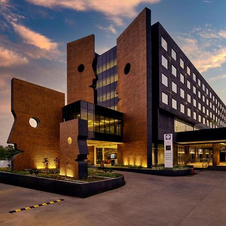 Essentia Luxury Hotel Индаур Экстерьер фото