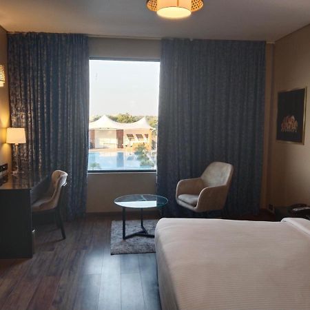 Essentia Luxury Hotel Индаур Экстерьер фото