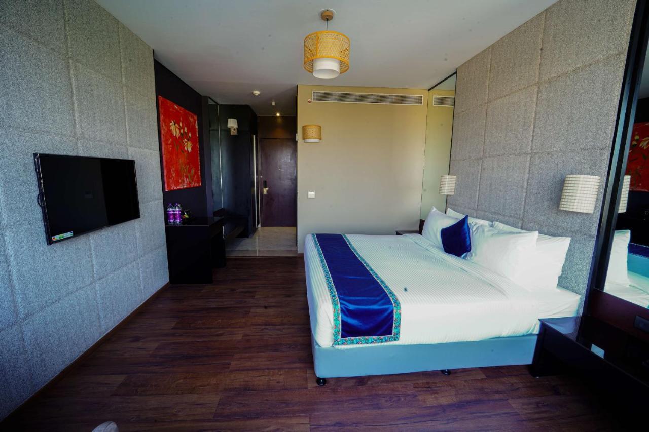 Essentia Luxury Hotel Индаур Экстерьер фото