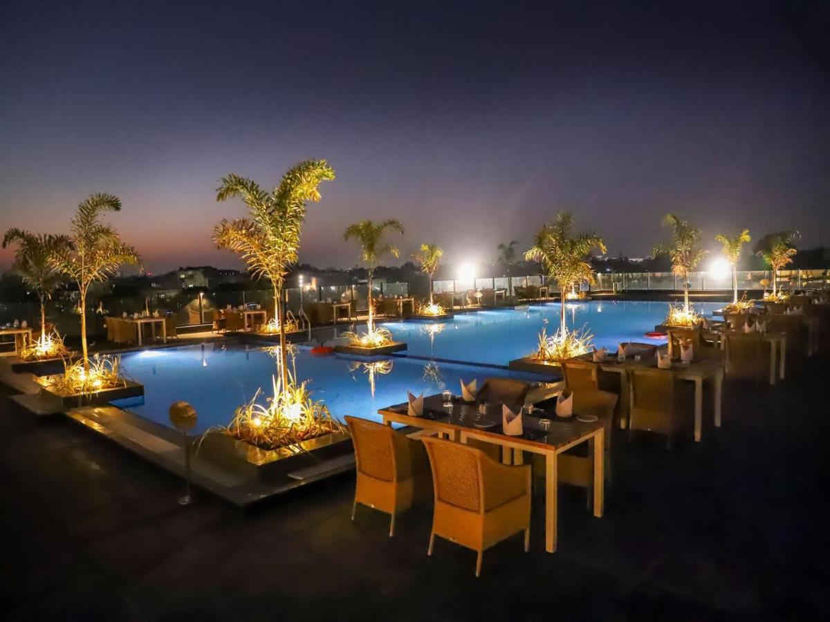 Essentia Luxury Hotel Индаур Экстерьер фото