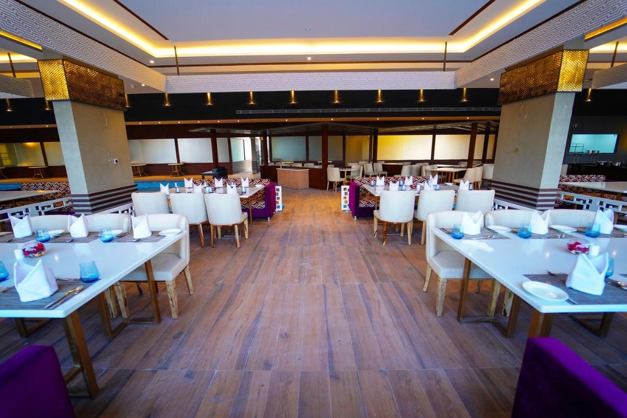 Essentia Luxury Hotel Индаур Экстерьер фото