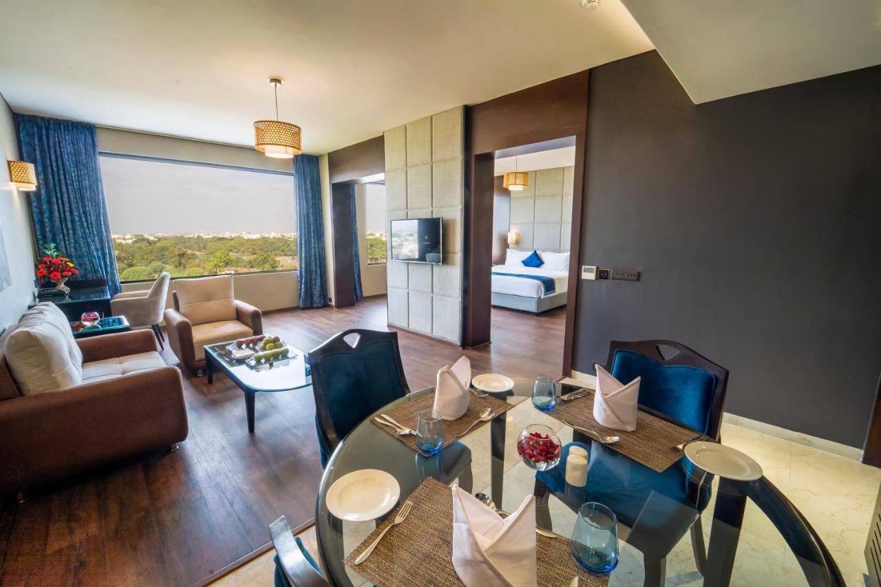 Essentia Luxury Hotel Индаур Экстерьер фото