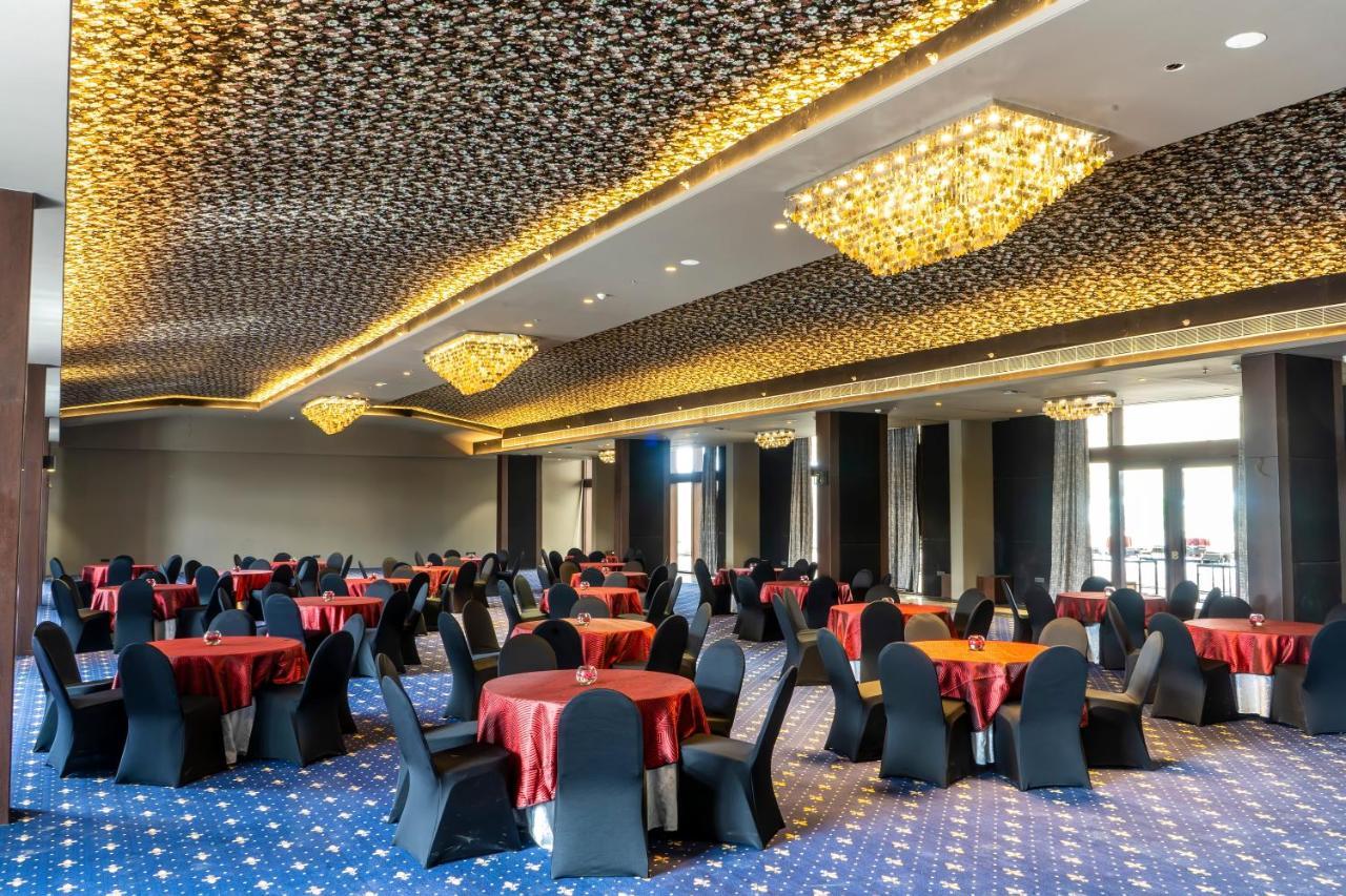 Essentia Luxury Hotel Индаур Экстерьер фото