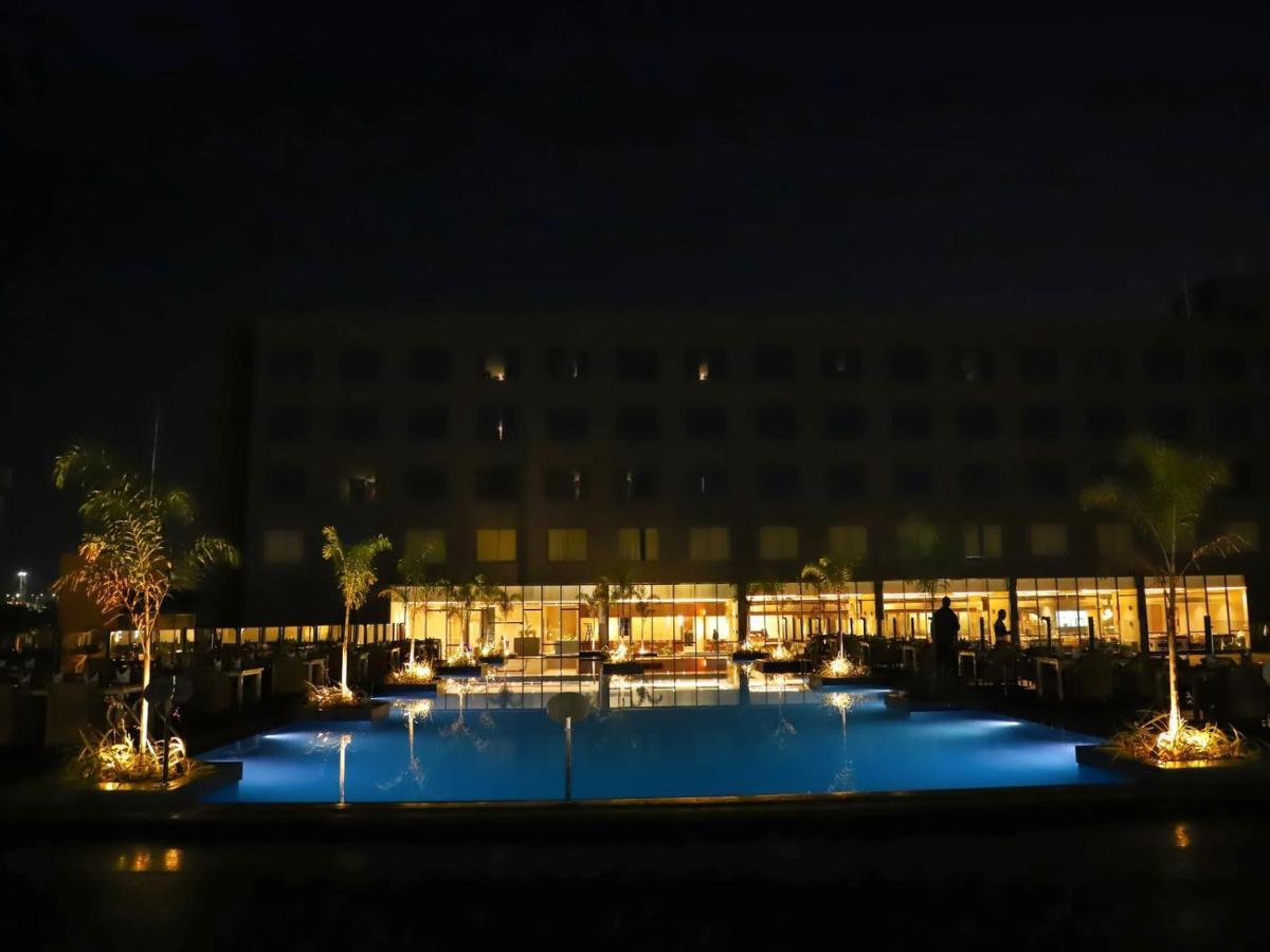 Essentia Luxury Hotel Индаур Экстерьер фото