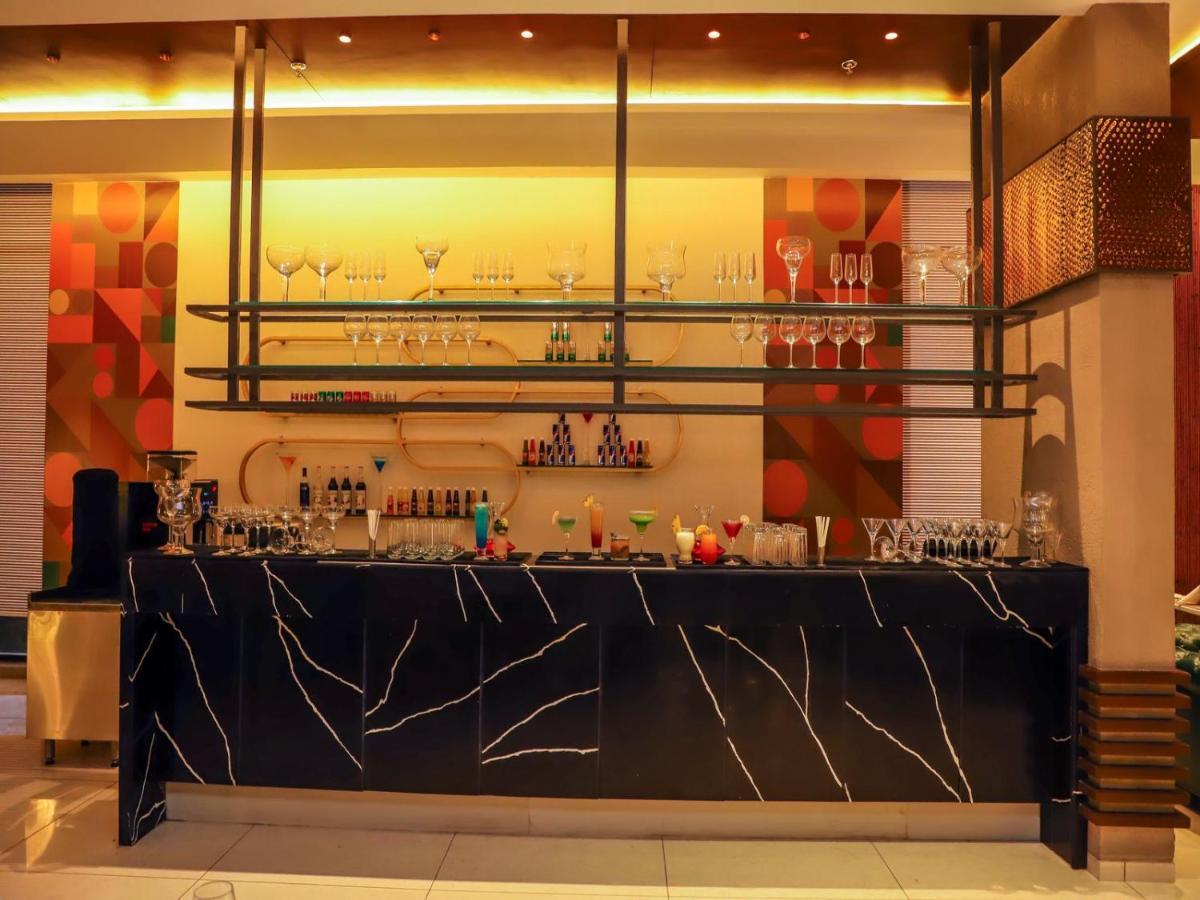 Essentia Luxury Hotel Индаур Экстерьер фото