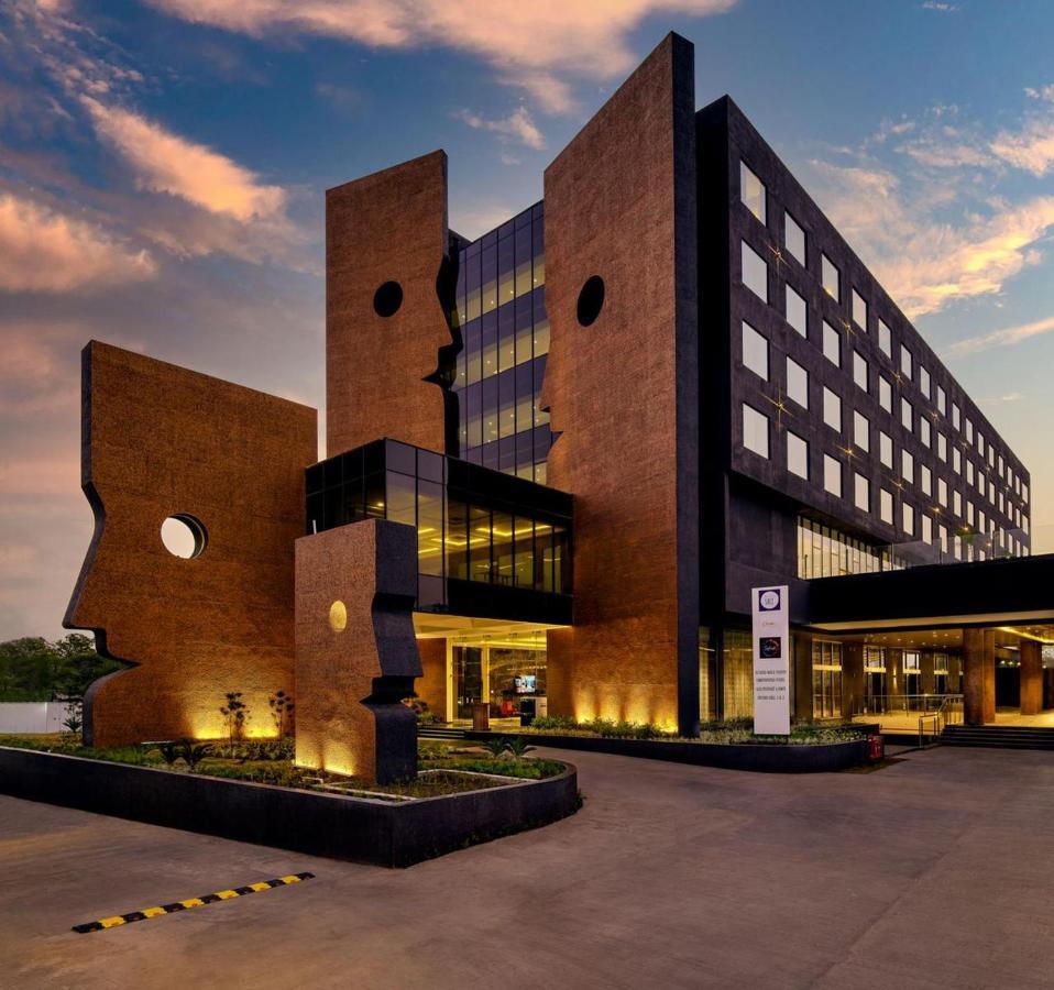Essentia Luxury Hotel Индаур Экстерьер фото