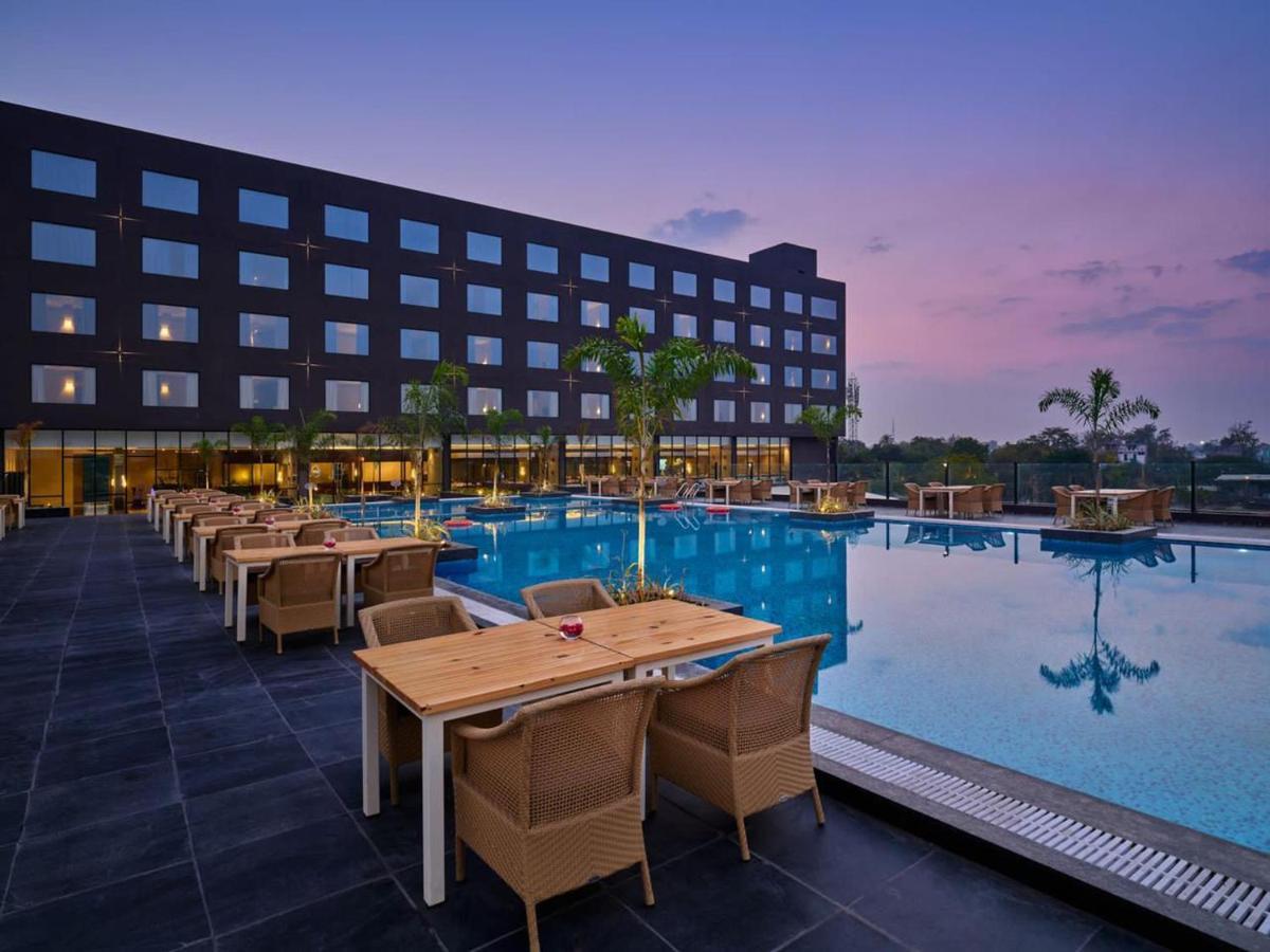 Essentia Luxury Hotel Индаур Экстерьер фото