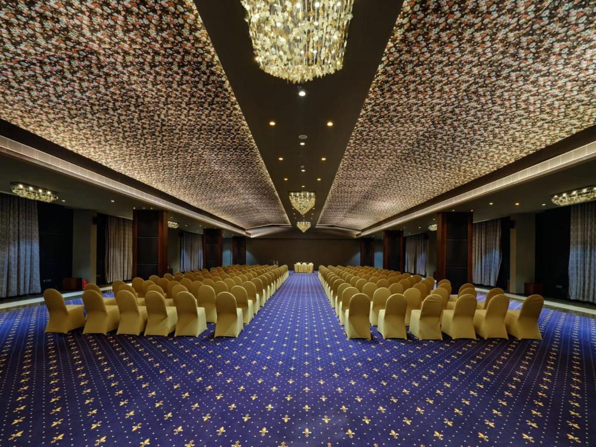 Essentia Luxury Hotel Индаур Экстерьер фото
