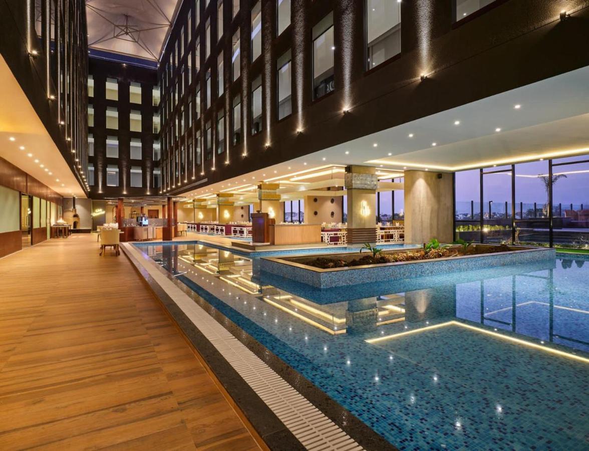 Essentia Luxury Hotel Индаур Экстерьер фото