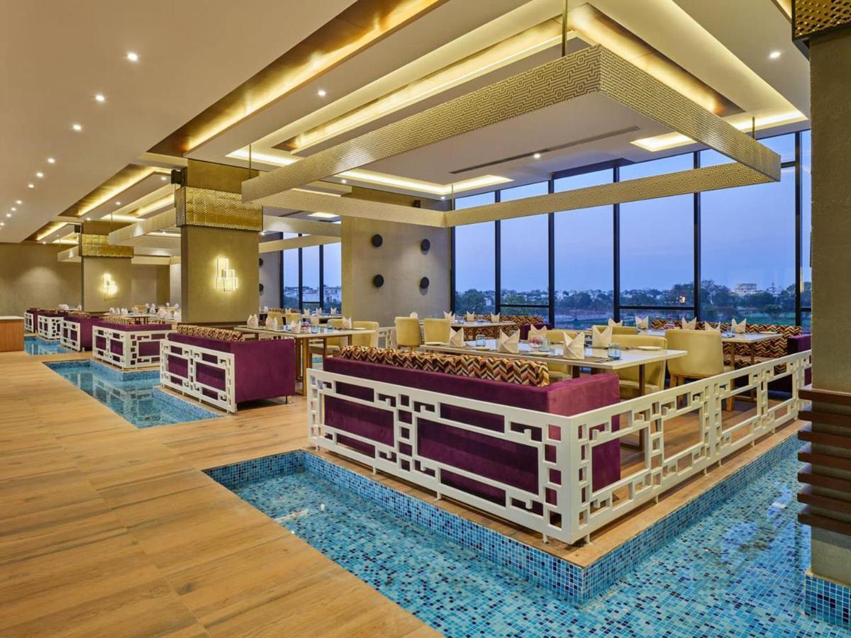 Essentia Luxury Hotel Индаур Экстерьер фото