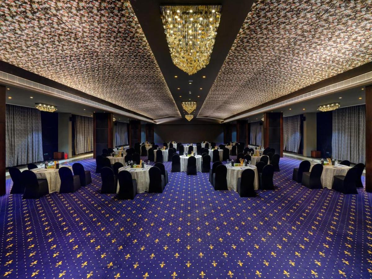 Essentia Luxury Hotel Индаур Экстерьер фото