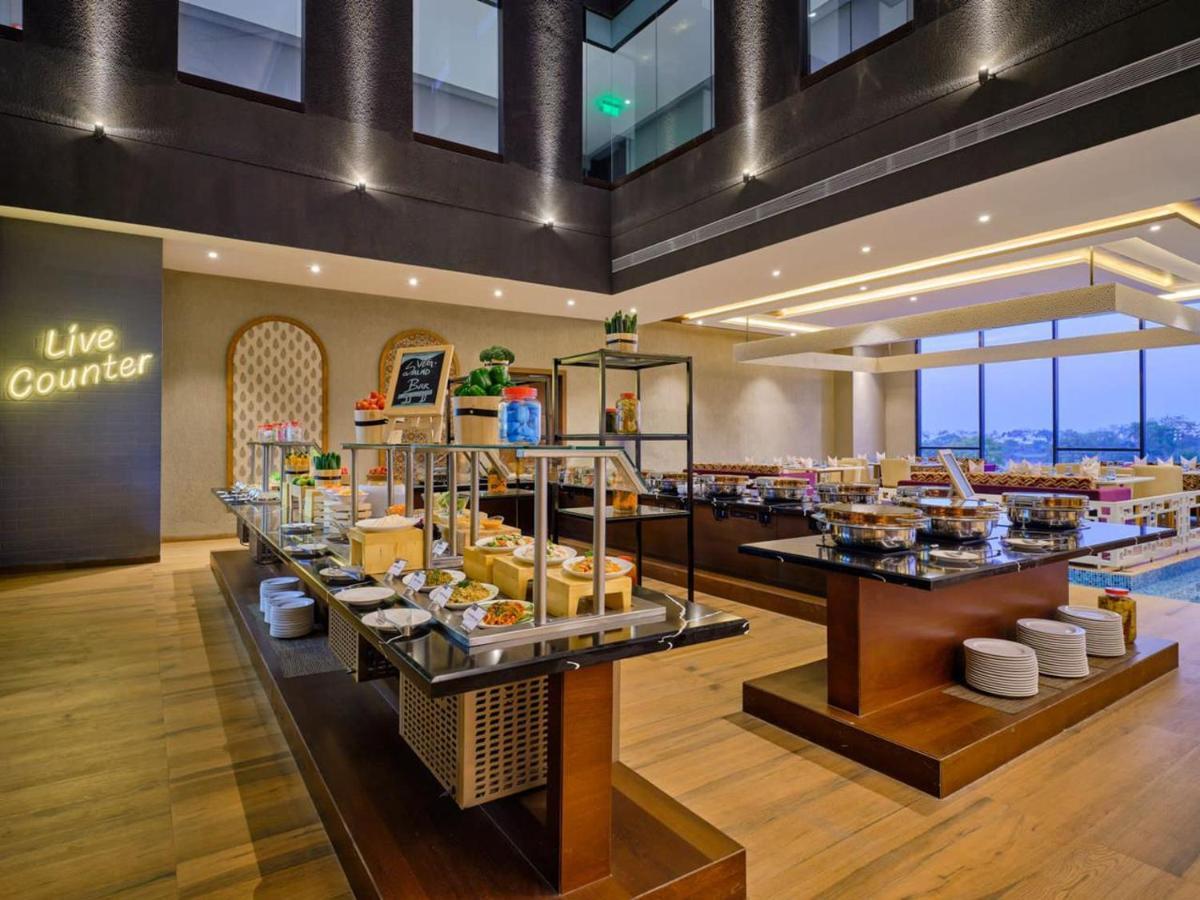Essentia Luxury Hotel Индаур Экстерьер фото