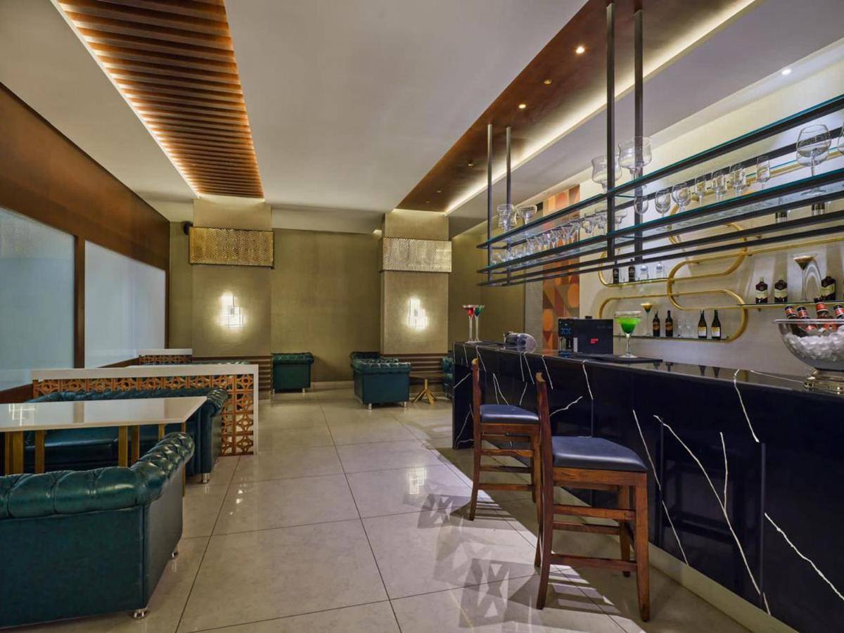 Essentia Luxury Hotel Индаур Экстерьер фото