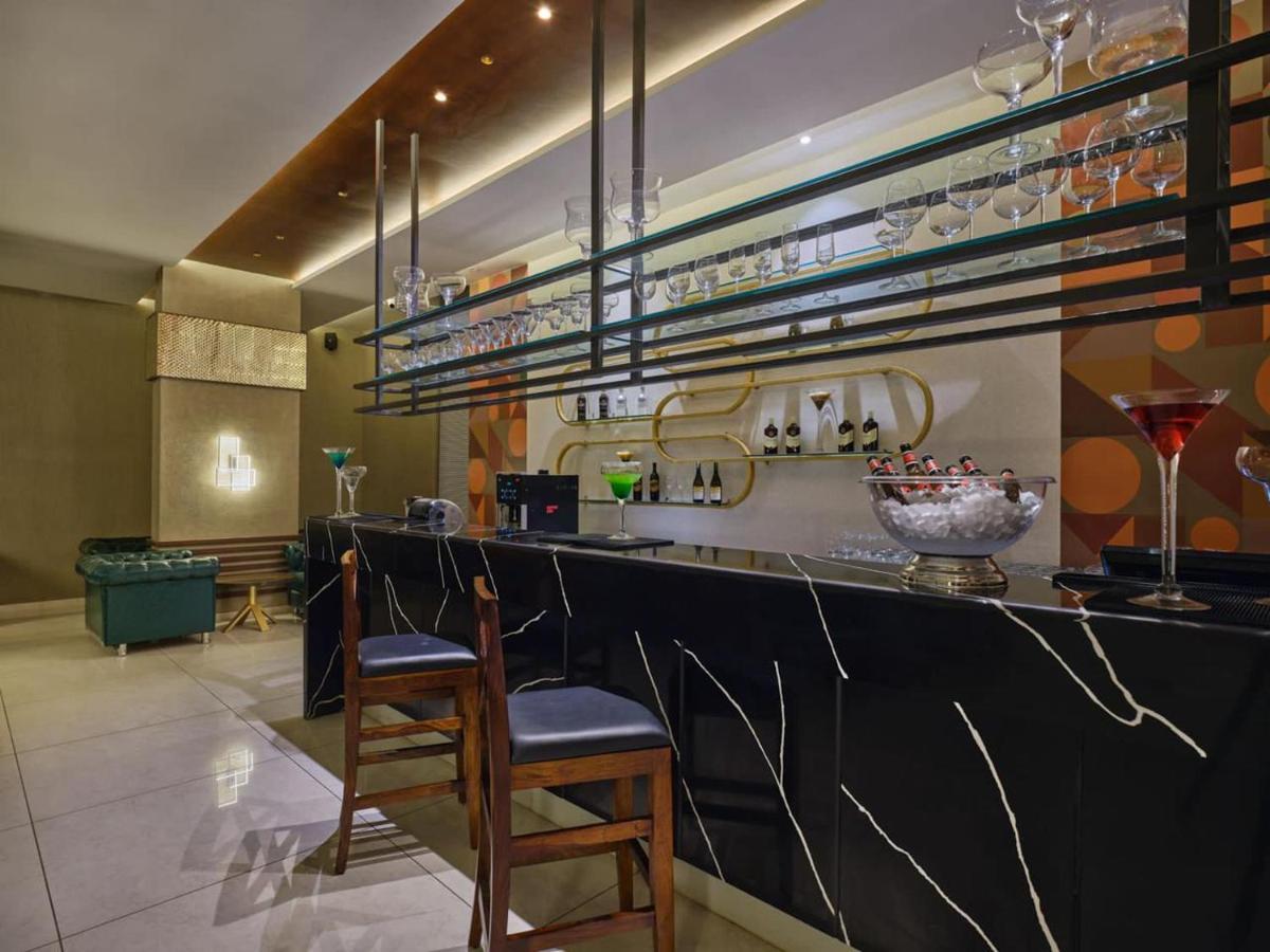 Essentia Luxury Hotel Индаур Экстерьер фото
