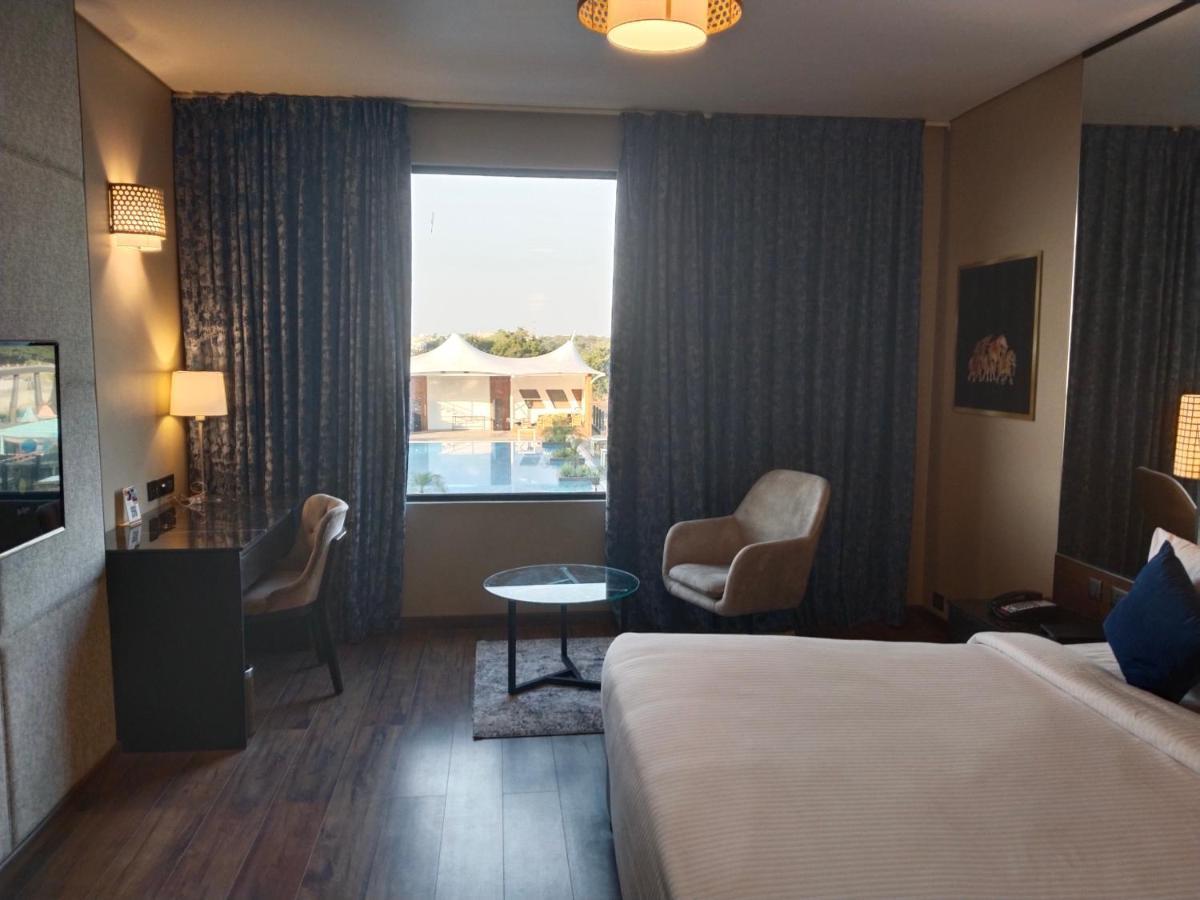 Essentia Luxury Hotel Индаур Экстерьер фото
